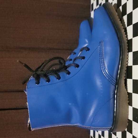 *SOLD* Made in England Dr. Martens Boots - Picture 5 of 11